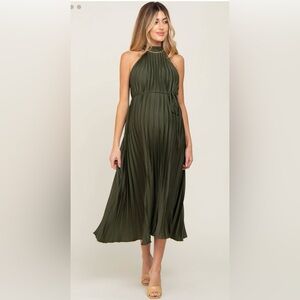 Rosevelvet Green Maxi Pleated Dress